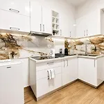 Appartamento Tirana Central Suites