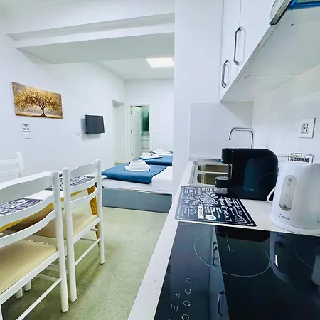 Tirana Central Suites Apartman *