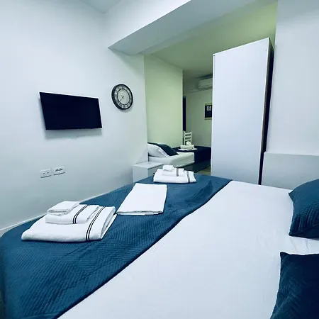 Tirana Central Suites 티라나