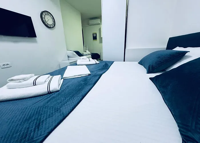 Tirana Central Suites تيرانا